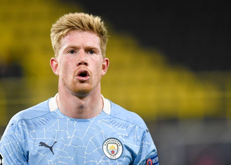 阿斯：巴萨和拜仁都有意桑托斯后卫索萨，后者被誉为新马塞洛（阿斯报：巴萨与拜仁有意桑托斯后卫索萨，后者被称为新马塞洛）