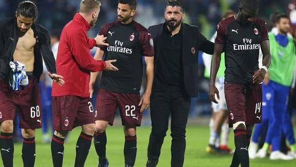 每体：巴萨不会为合同只剩半年的中卫付转会费，想来只能免签（每体：巴萨无意为合同剩半年的中卫支付转会费，若想加盟只能自由身）