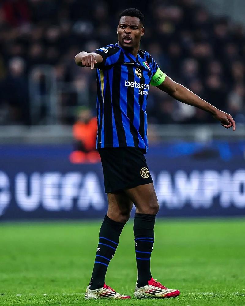 半场战报：山东2-0津门虎，卡扎伊什维利破门，泽卡建功