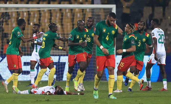 杰伦·约翰逊30+12+12助老鹰终结连败，首次连场三双（杰伦-约翰逊轰30+12+12助老鹰止颓，生涯首次连场三双）