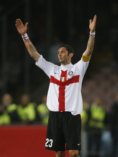 图片报：虽然脚踝疼痛感依然强烈，但基米希想带伤出战阿森纳（图片报：脚踝仍剧痛，基米希仍欲带伤出战阿森纳）