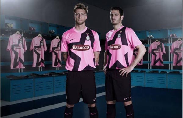 吉拉西多特生涯欧冠已打入15球，队史仅次于罗伊斯和莱万（欧冠为多特破门15次，吉拉西队史仅次罗伊斯与莱万）