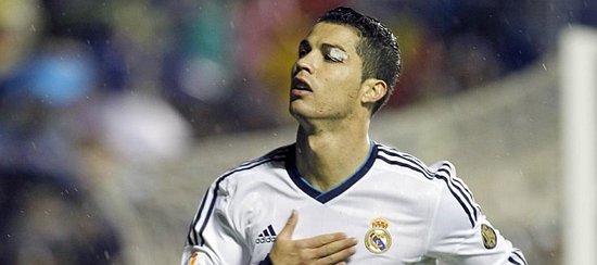 打进精彩世界波+头球破门，马杜埃凯当选欧冠本周最佳球员（轰进世界波并头球建功，马杜埃凯荣膺欧冠本周最佳）