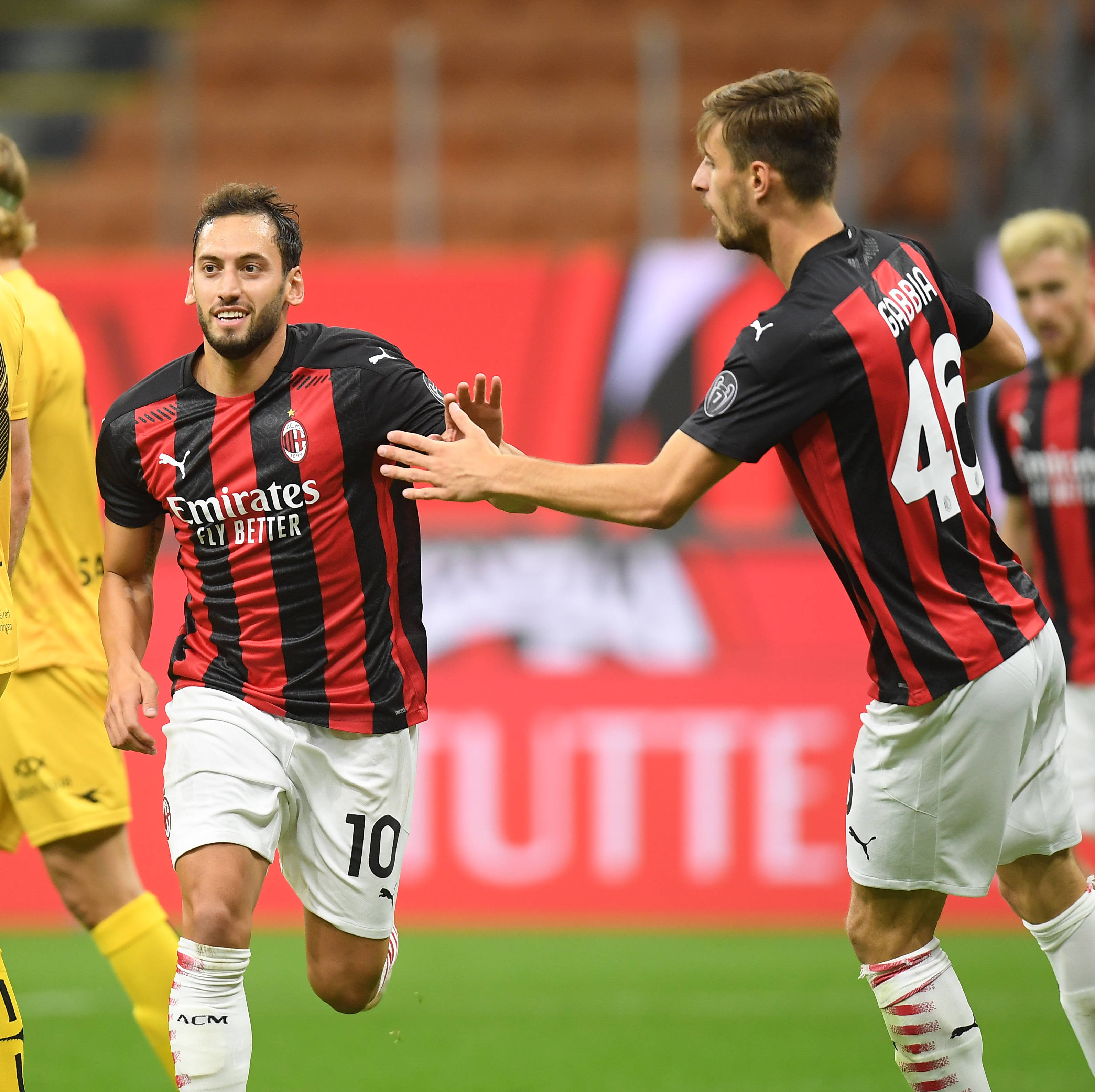 荷兰队表现亮眼，范德贝克伤愈缺阵，其天赋与拼搏受认可。（荷兰队发挥出色，范德贝克康复仍未出场，天赋与拼劲获认可）